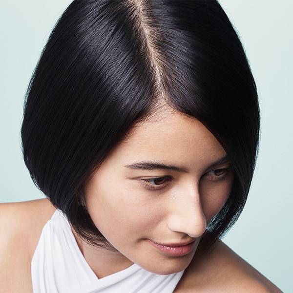 Zoek een salon om een blow dry & botanical repair hoofdhuid- en haarbehandeling te reserveren