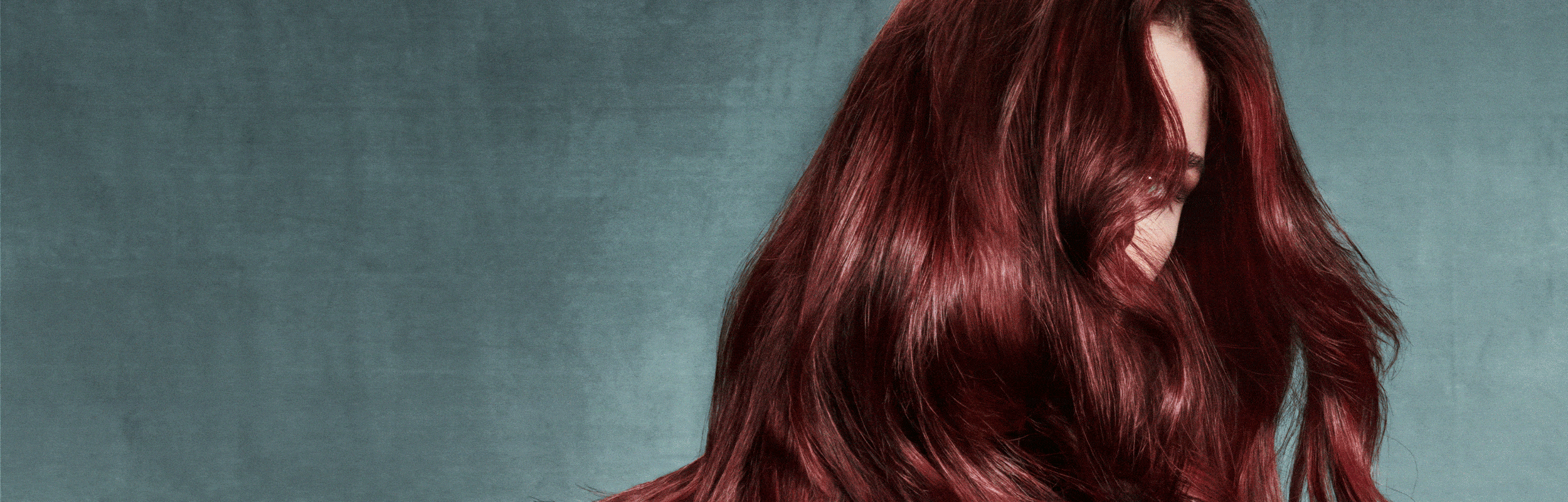 Stralend, gezonder haar, elke keer als je je haar kleurt. Langhoudend, tot 3X soepeler en 5X glanzender.*